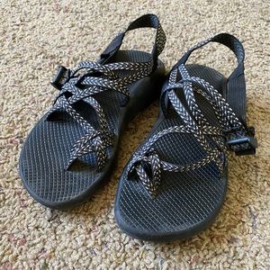 Chaco Sandals w/ toe strap Black and White